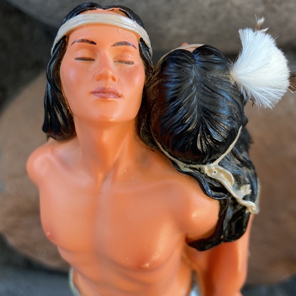 Beautiful native couple ornament - Picture 5 of 8